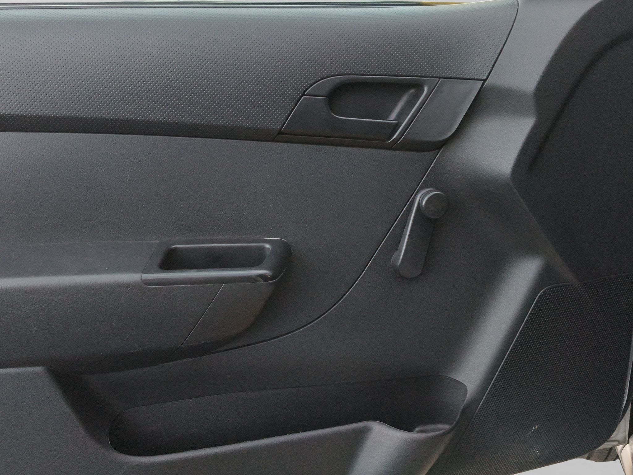 2016 Chevrolet AVEO 4 PTS LS TA AAC CD R-14