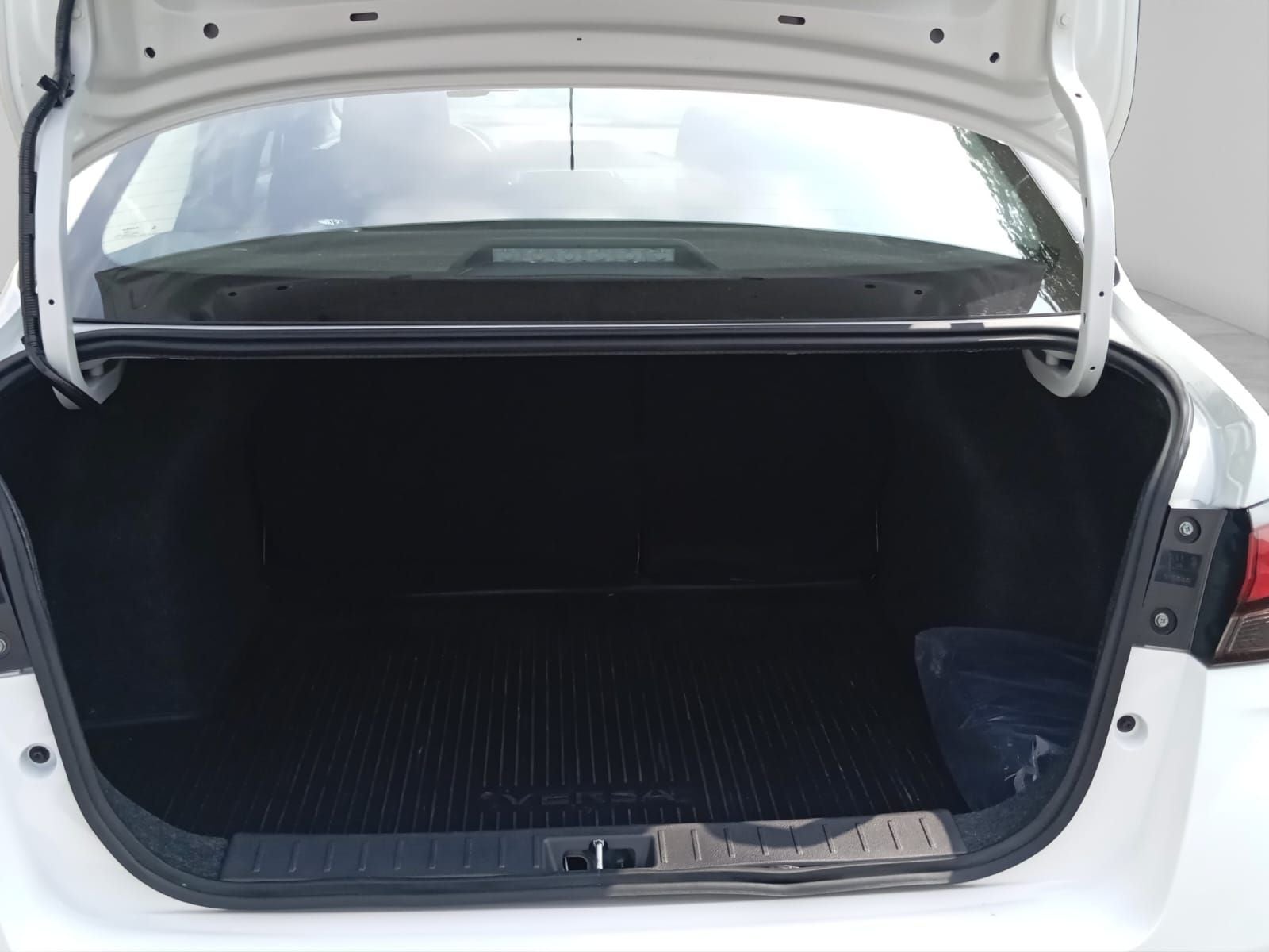 2025 Nissan VERSA 4P ADVANCE L41.6 AUT