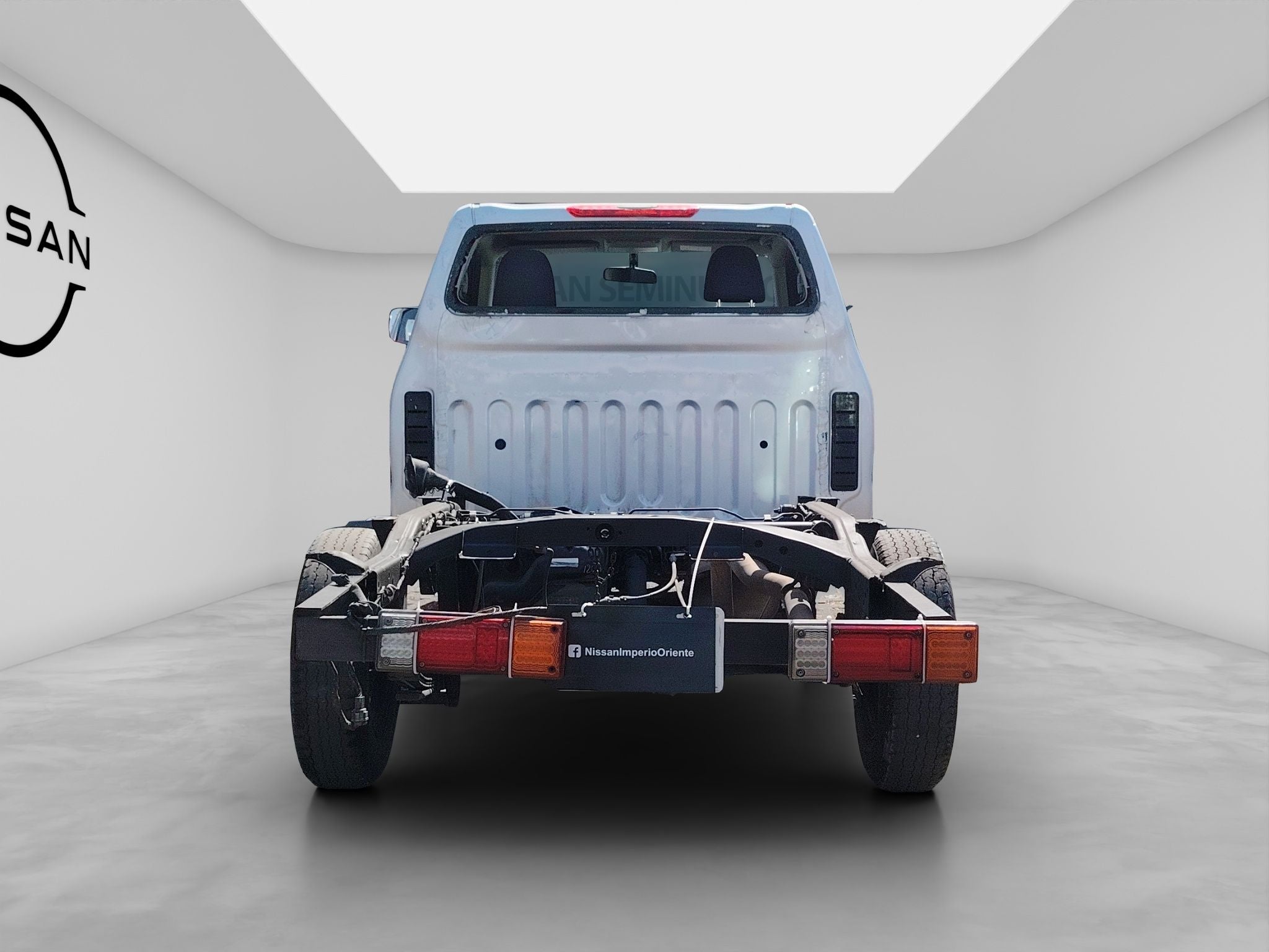 2023 Nissan NP300 2 PTS CHASIS CABINA TM6