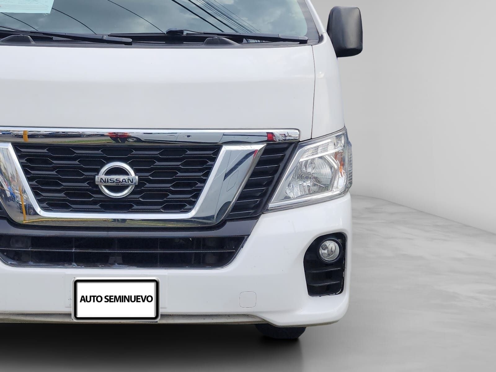 2021 Nissan URVAN 4 PTS AMPLIA TM5 AAC DESEM TRAS 15 PAS