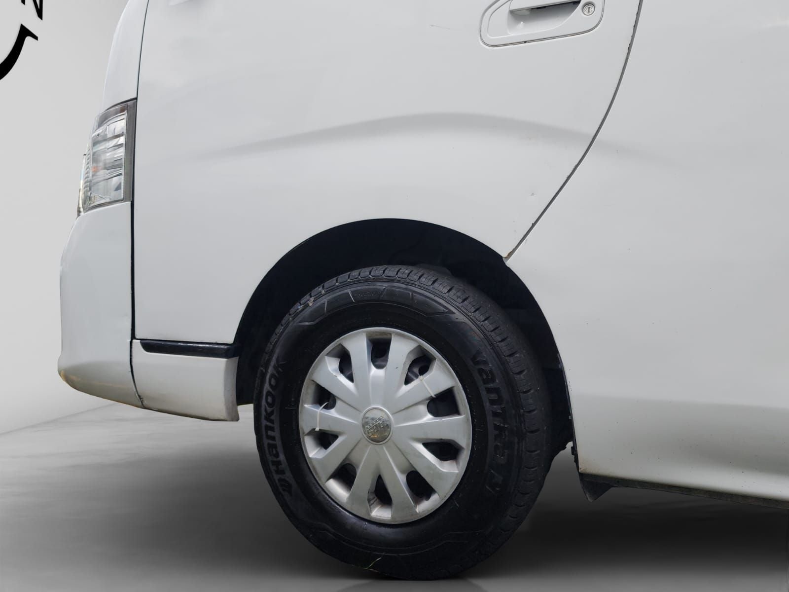 2021 Nissan URVAN 4 PTS AMPLIA TM5 AAC DESEM TRAS 15 PAS