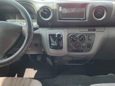 2021 Nissan URVAN 4 PTS AMPLIA TM5 AAC DESEM TRAS 15 PAS