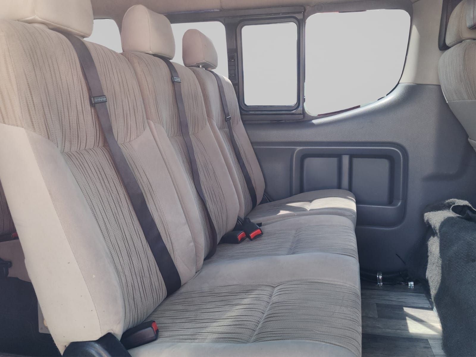 2021 Nissan URVAN 4 PTS AMPLIA TM5 AAC DESEM TRAS 15 PAS