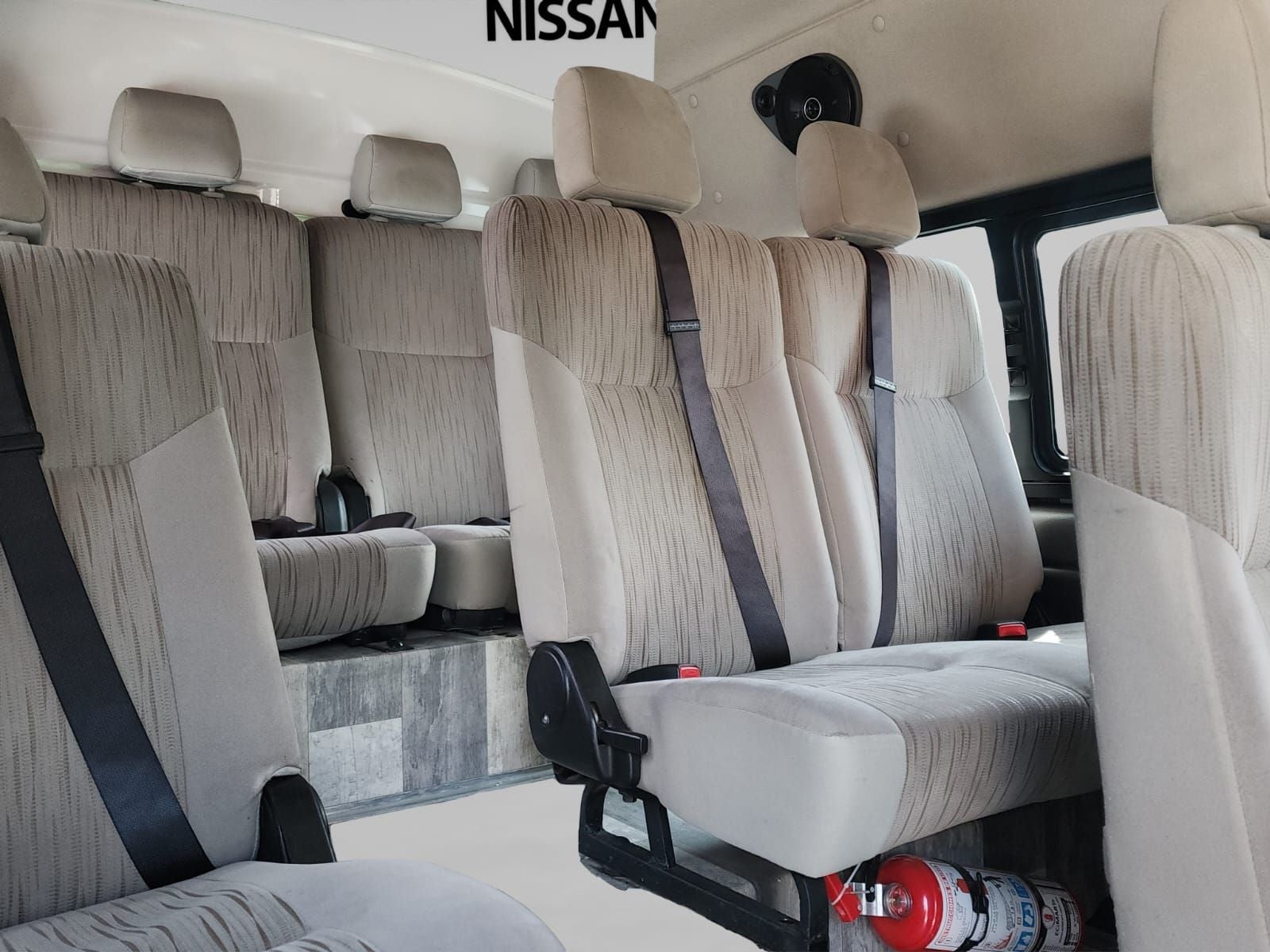 2021 Nissan URVAN 4 PTS AMPLIA TM5 AAC DESEM TRAS 15 PAS