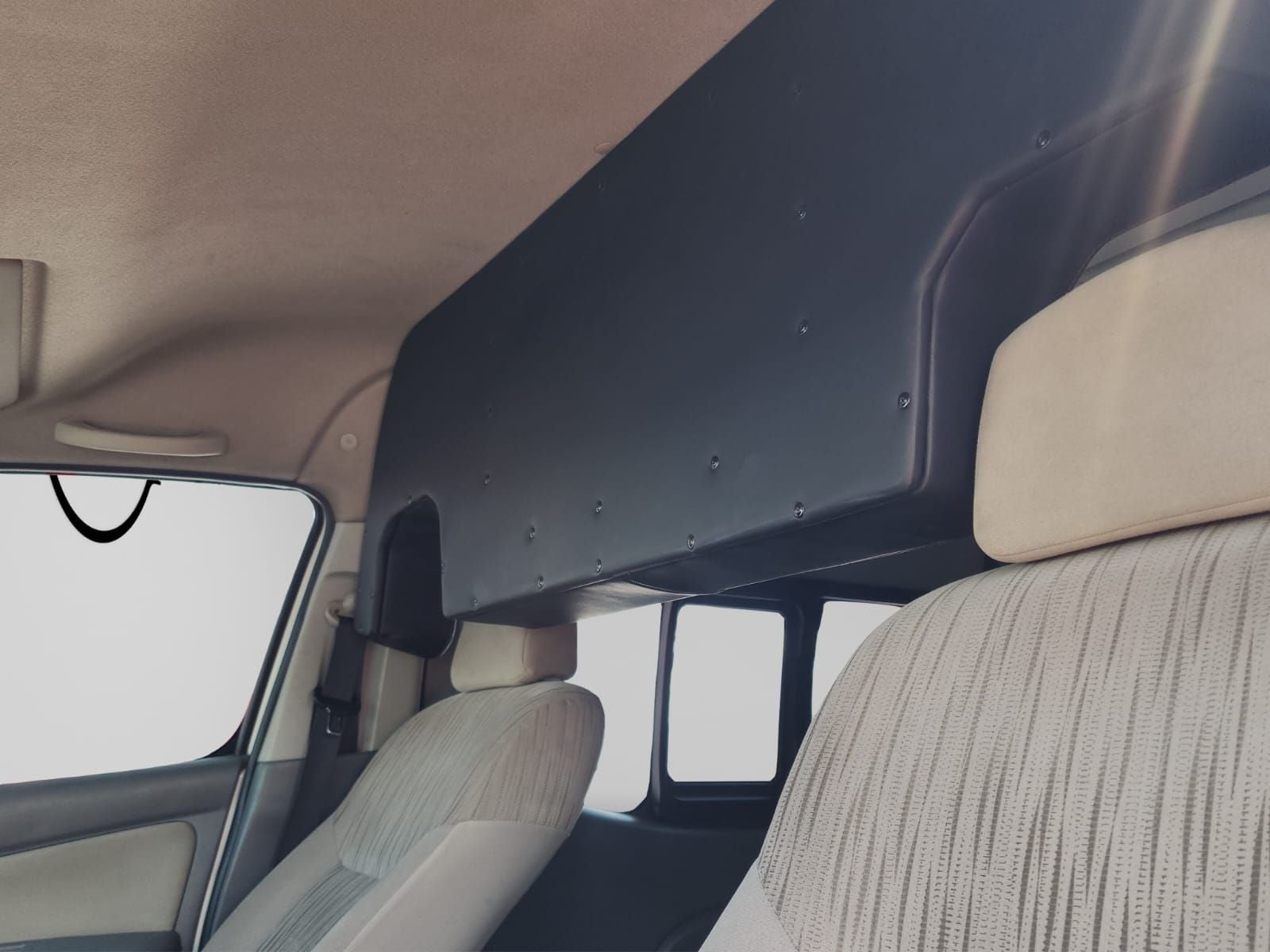 2021 Nissan URVAN 4 PTS AMPLIA TM5 AAC DESEM TRAS 15 PAS