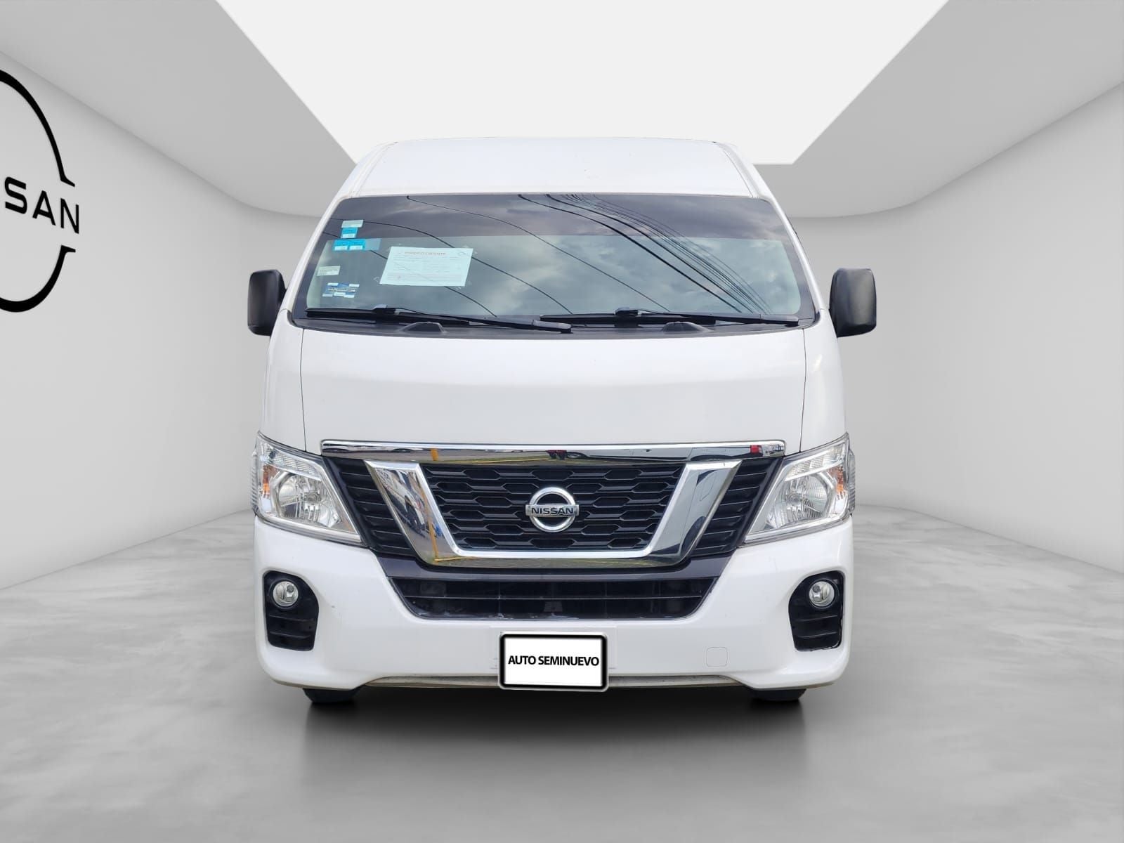 2021 Nissan URVAN 4 PTS AMPLIA TM5 AAC DESEM TRAS 15 PAS