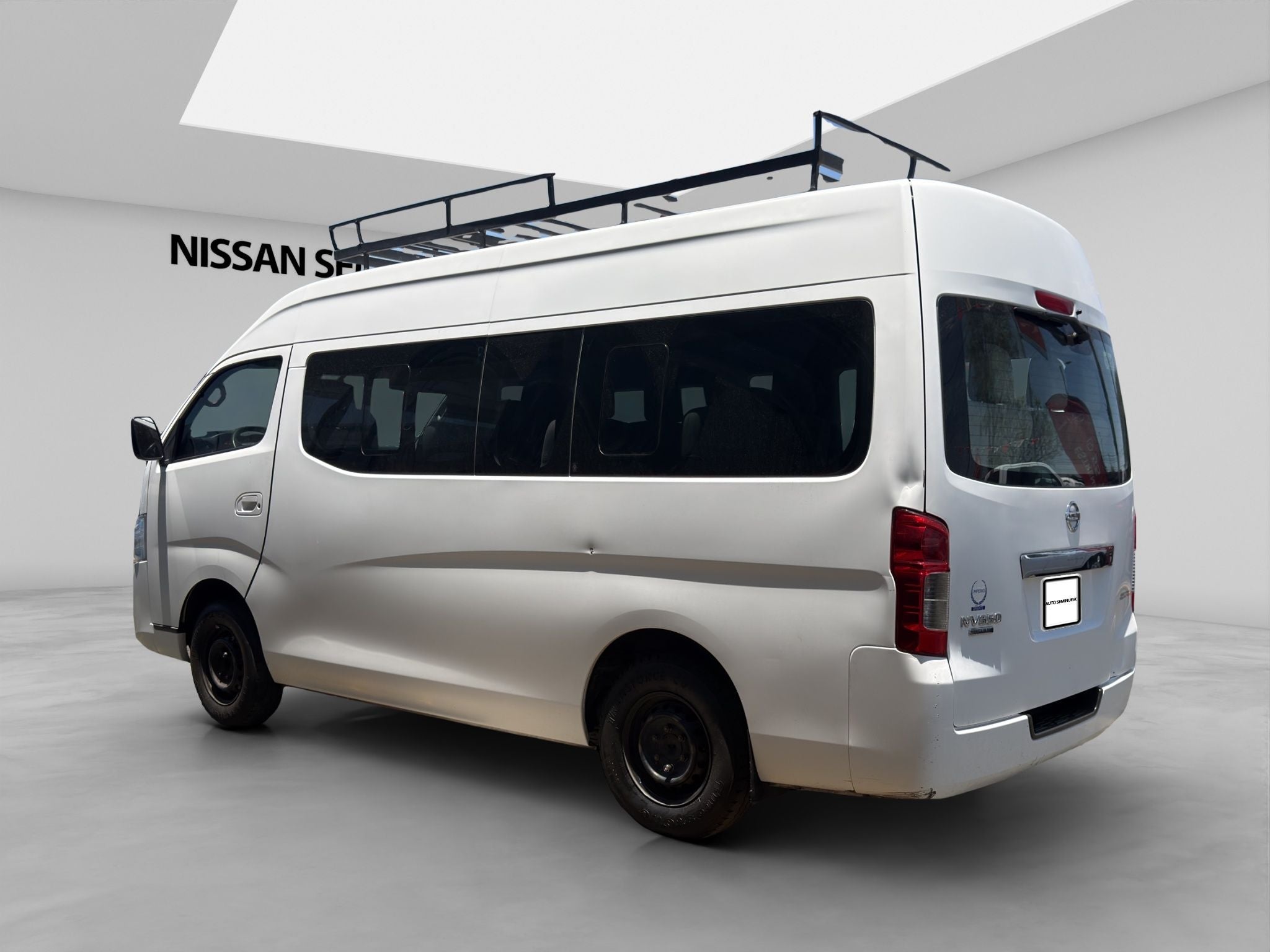 2022 Nissan URVAN 4 PTS AMPLIA TM5 AAC DESEM TRAS 15 PAS