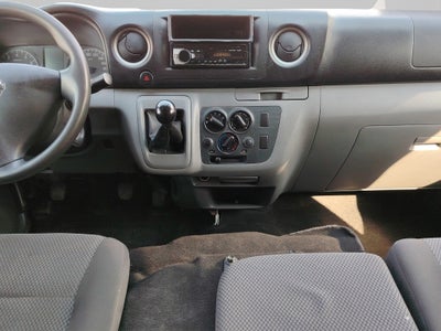 2021 Nissan URVAN 4 PTS AMPLIA VENTANAS TM5