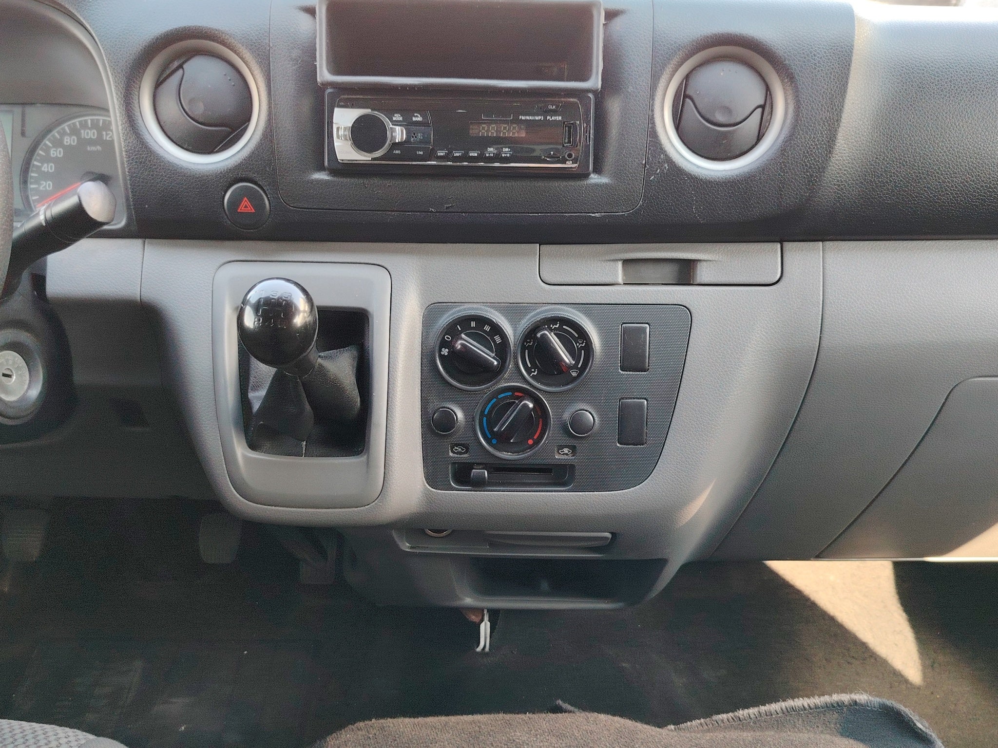 2021 Nissan URVAN 4 PTS AMPLIA VENTANAS TM5