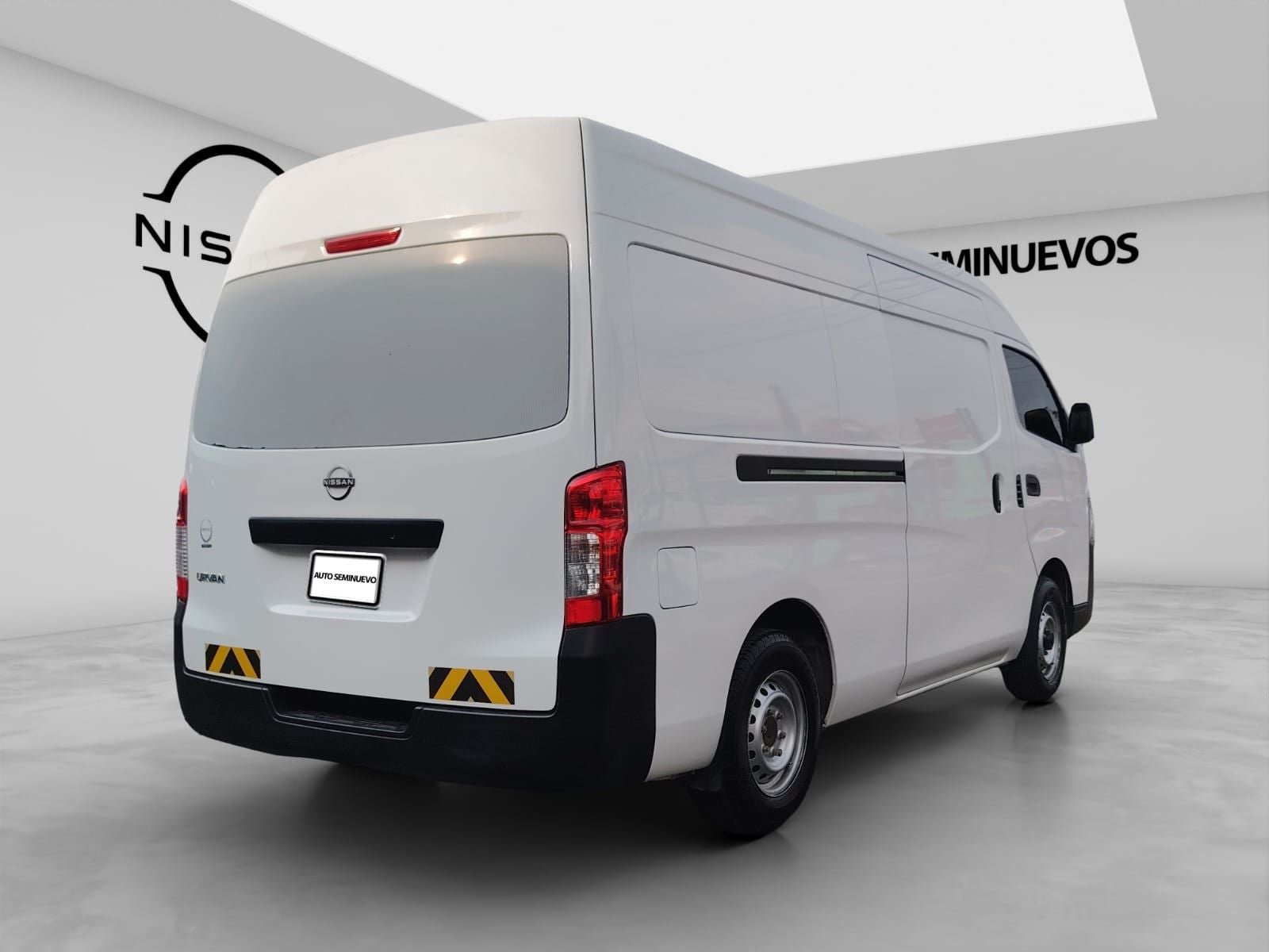 2023 Nissan URVAN 4 PTS AMPLIA VENTANAS TM5