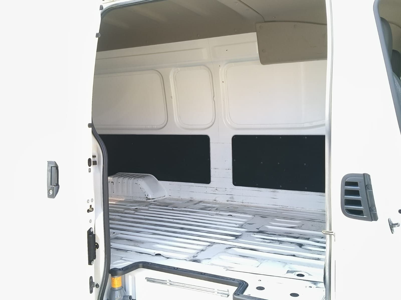 2024 Nissan URVAN 4P AMPLIA L42.5 MAN