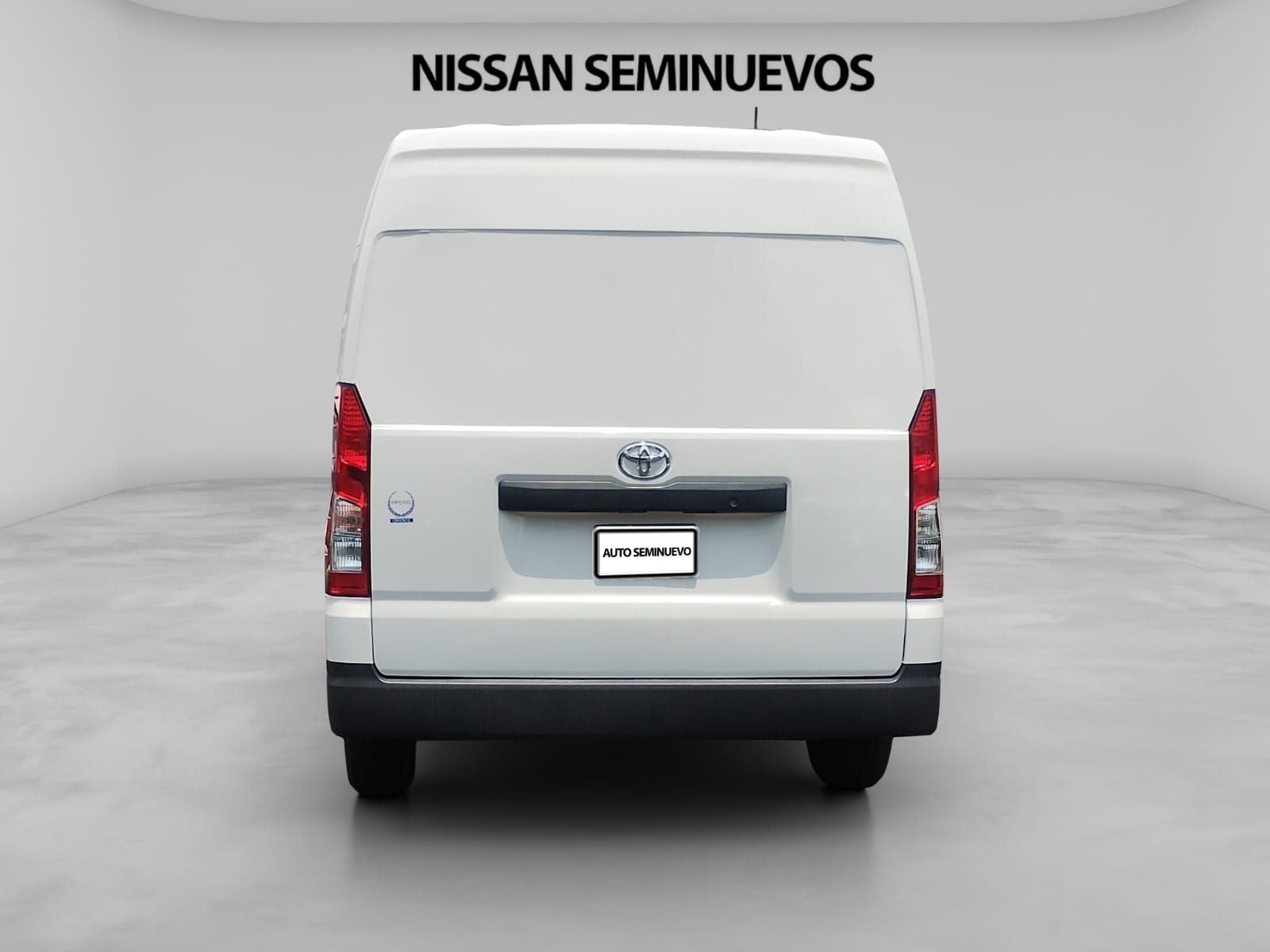 2023 Toyota HIACE 4 PTS DX SUPERLARGA TM5 CVENTANAS
