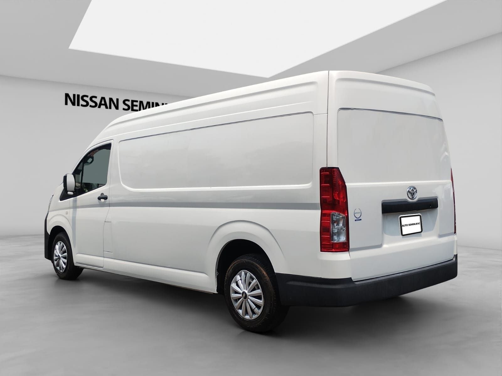 2023 Toyota HIACE 4 PTS DX SUPERLARGA TM5 CVENTANAS