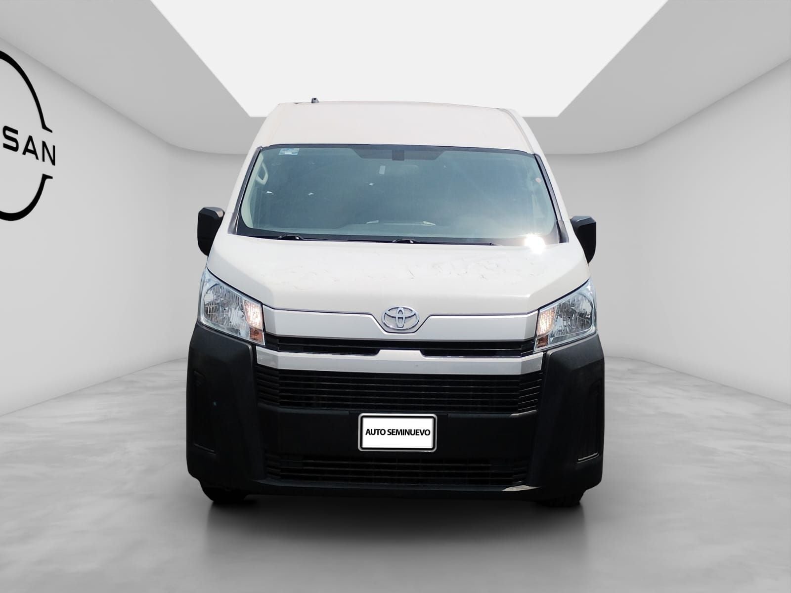 2023 Toyota HIACE 4 PTS DX SUPERLARGA TM5 CVENTANAS