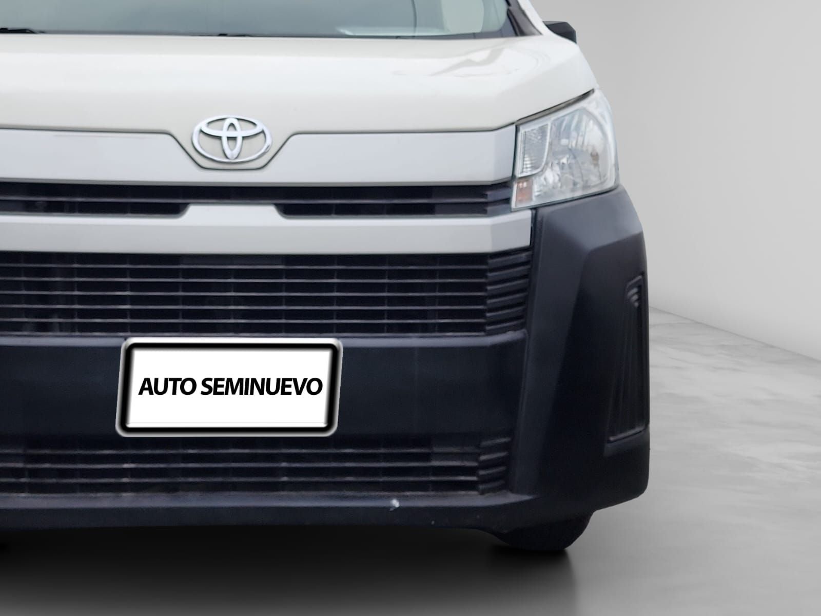 2023 Toyota HIACE 4 PTS DX SUPERLARGA TM5 CVENTANAS