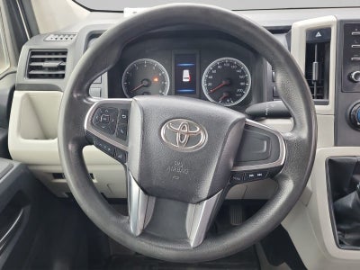 2023 Toyota HIACE 4 PTS DX SUPERLARGA TM5 CVENTANAS