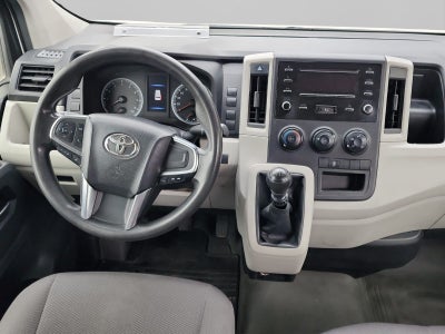 2023 Toyota HIACE 4 PTS DX SUPERLARGA TM5 CVENTANAS