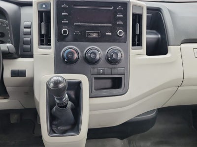2023 Toyota HIACE 4 PTS DX SUPERLARGA TM5 CVENTANAS
