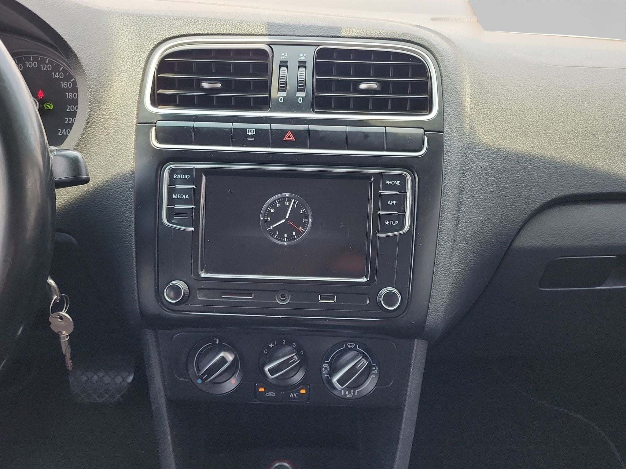 2021 Volkswagen POLO 5 PTS HB COMFORTILNE PLUS 16L VE F NIEBLA RA-15TIPTRONIC