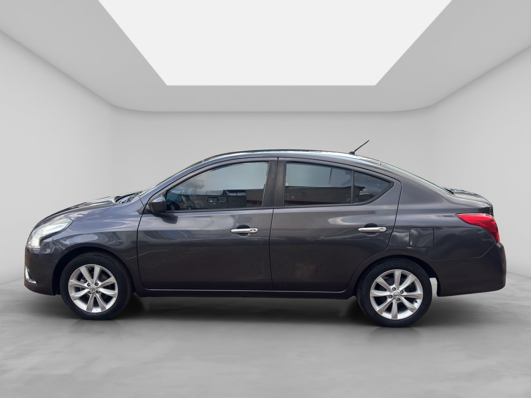 2017 Nissan VERSA 4 PTS ADVANCE TM5 AAC VE F NIEBLA RA-15