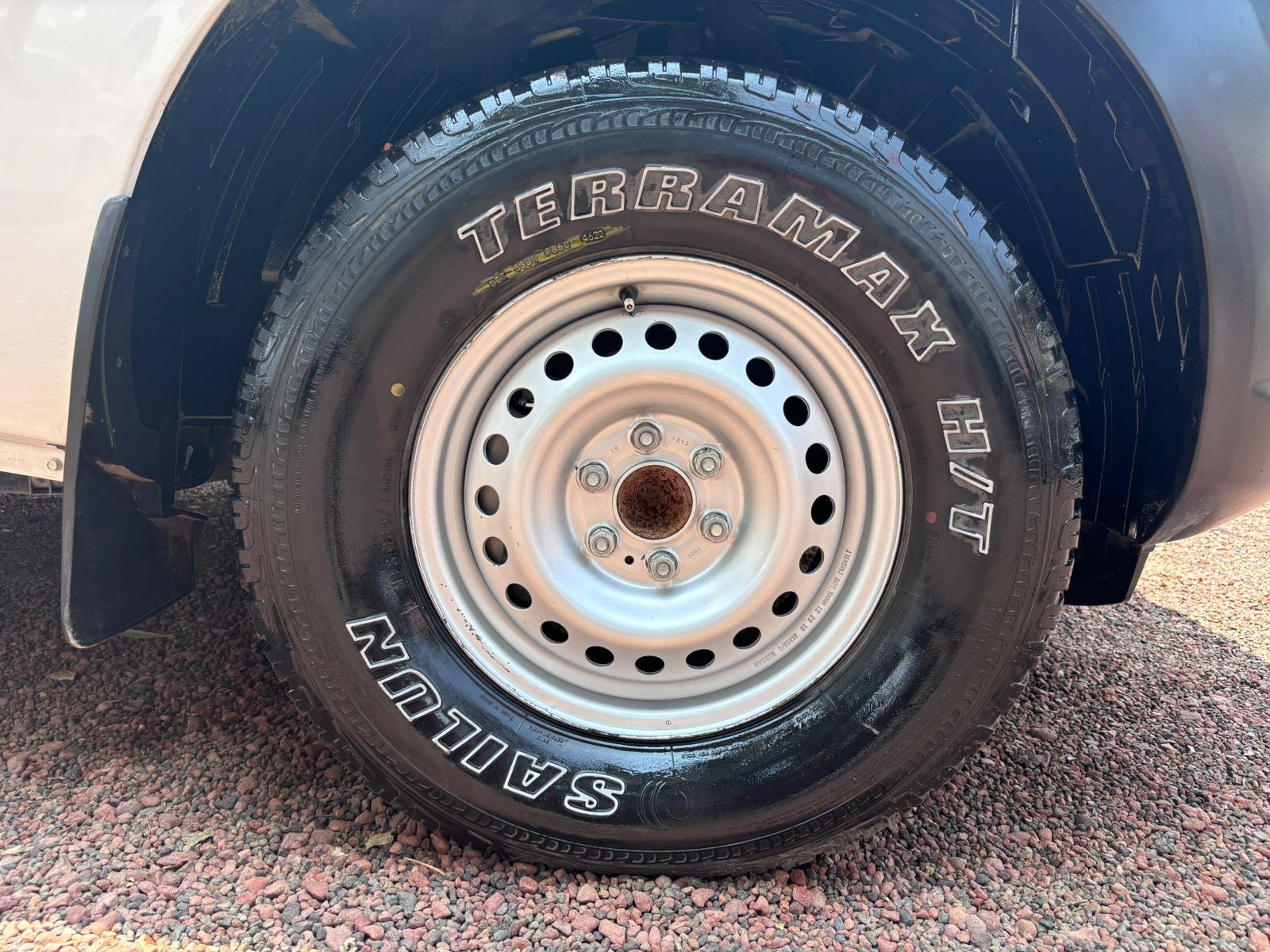 2020 Nissan NP300 FRONTIER 4 PTS DOBLE CABINA 25 TD TM6 F HALOGENO R-16 4X4