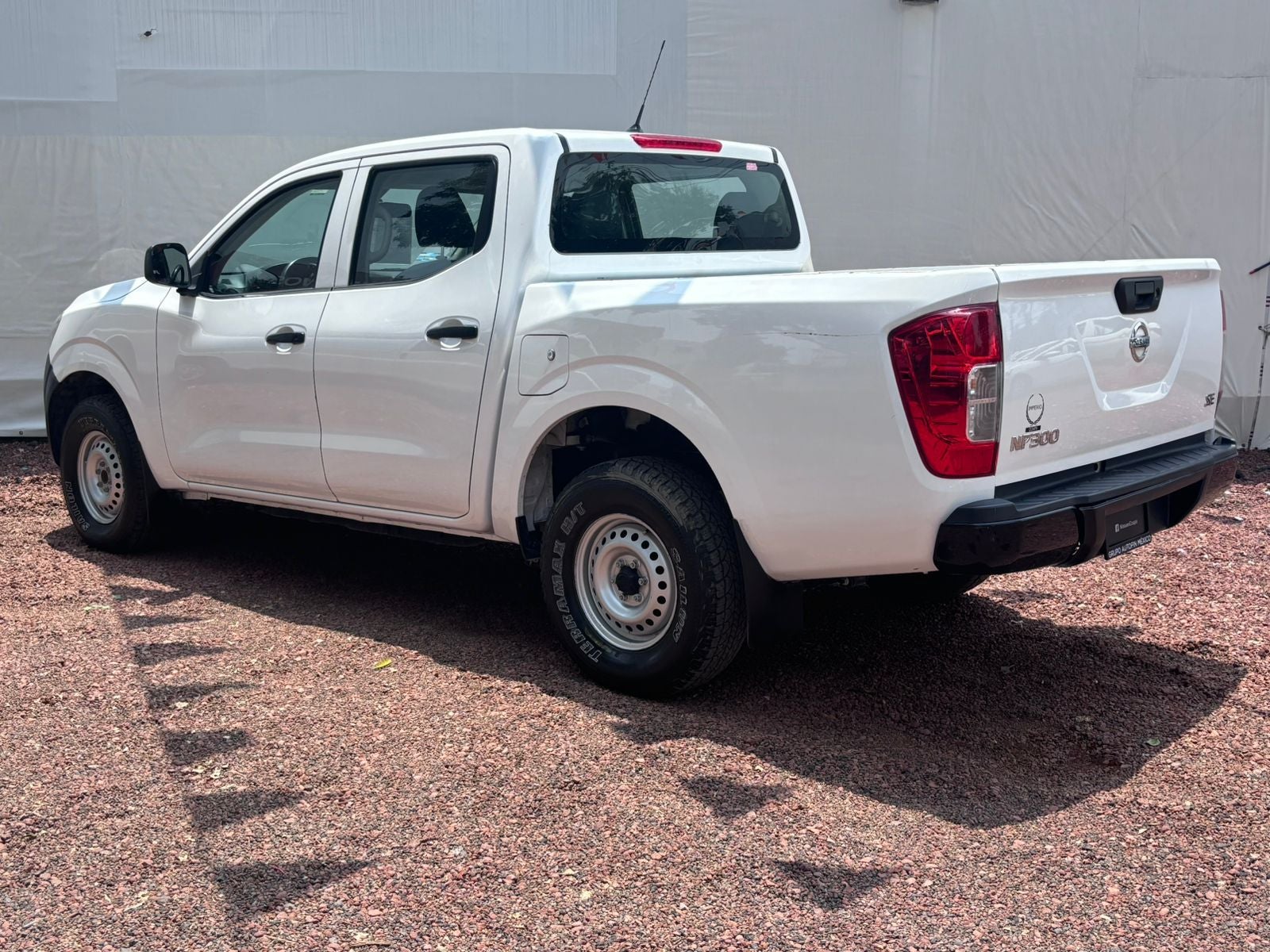 2020 Nissan NP300 FRONTIER 4 PTS DOBLE CABINA 25 TD TM6 F HALOGENO R-16 4X4