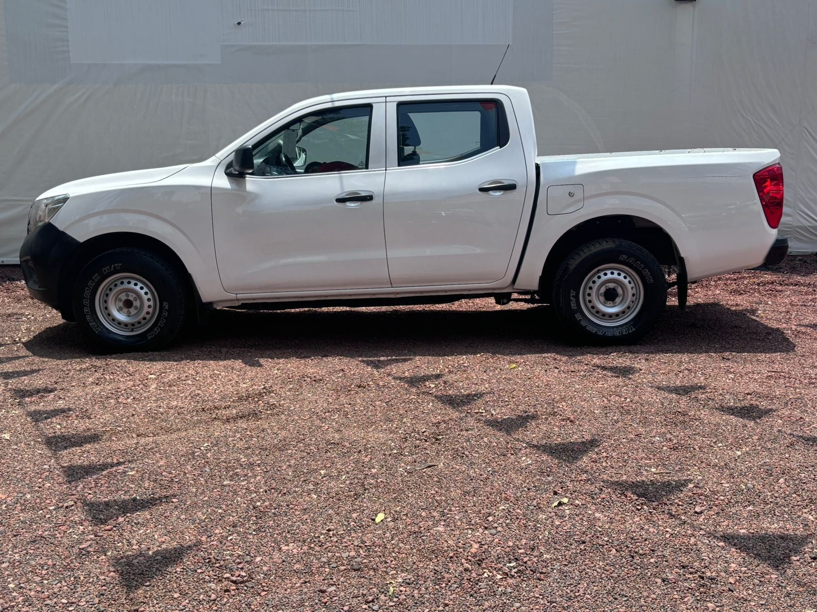 2020 Nissan NP300 FRONTIER 4 PTS DOBLE CABINA 25 TD TM6 F HALOGENO R-16 4X4