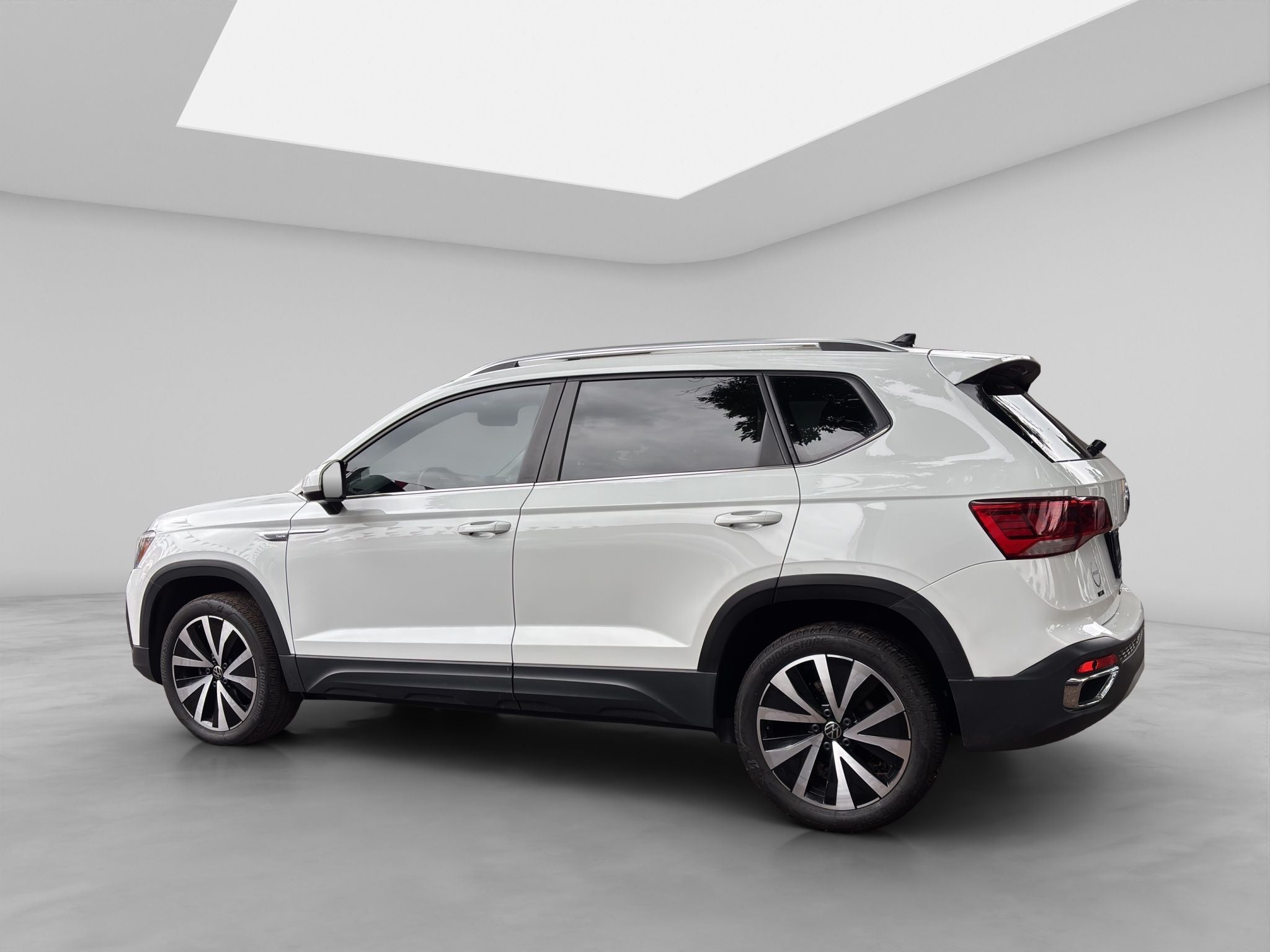 2023 Volkswagen TAOS 5 PTS COMFORTLINE 14L TA PIEL F LED RA-18