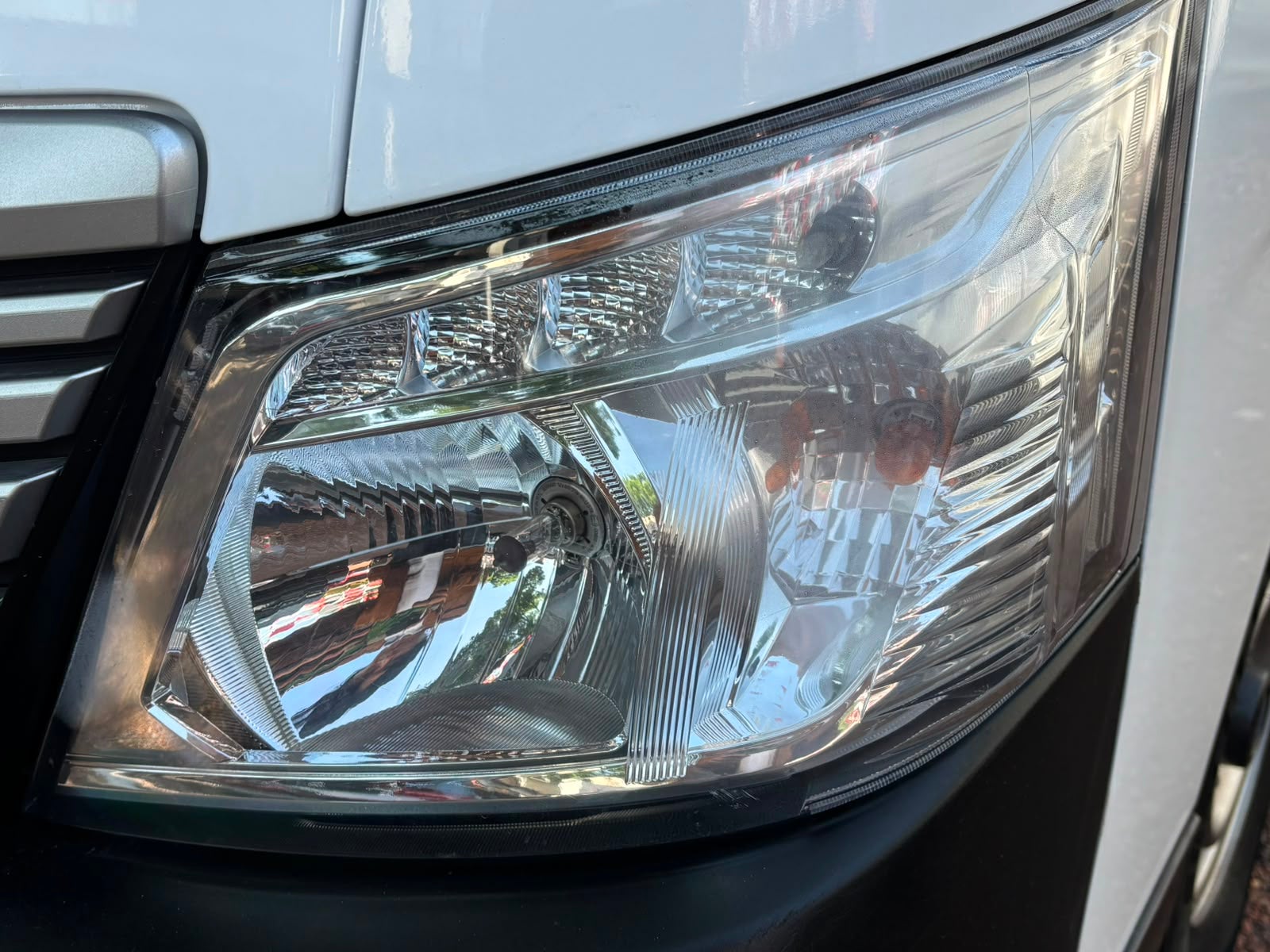 2022 Nissan URVAN 4 PTS AMPLIA TM5 AAC DESEM TRAS 15 PAS