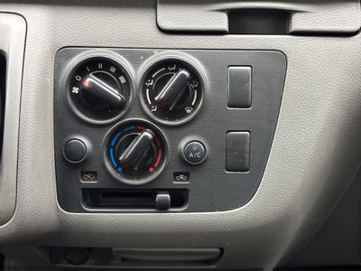 2022 Nissan URVAN 4 PTS AMPLIA TM5 AAC DESEM TRAS 15 PAS