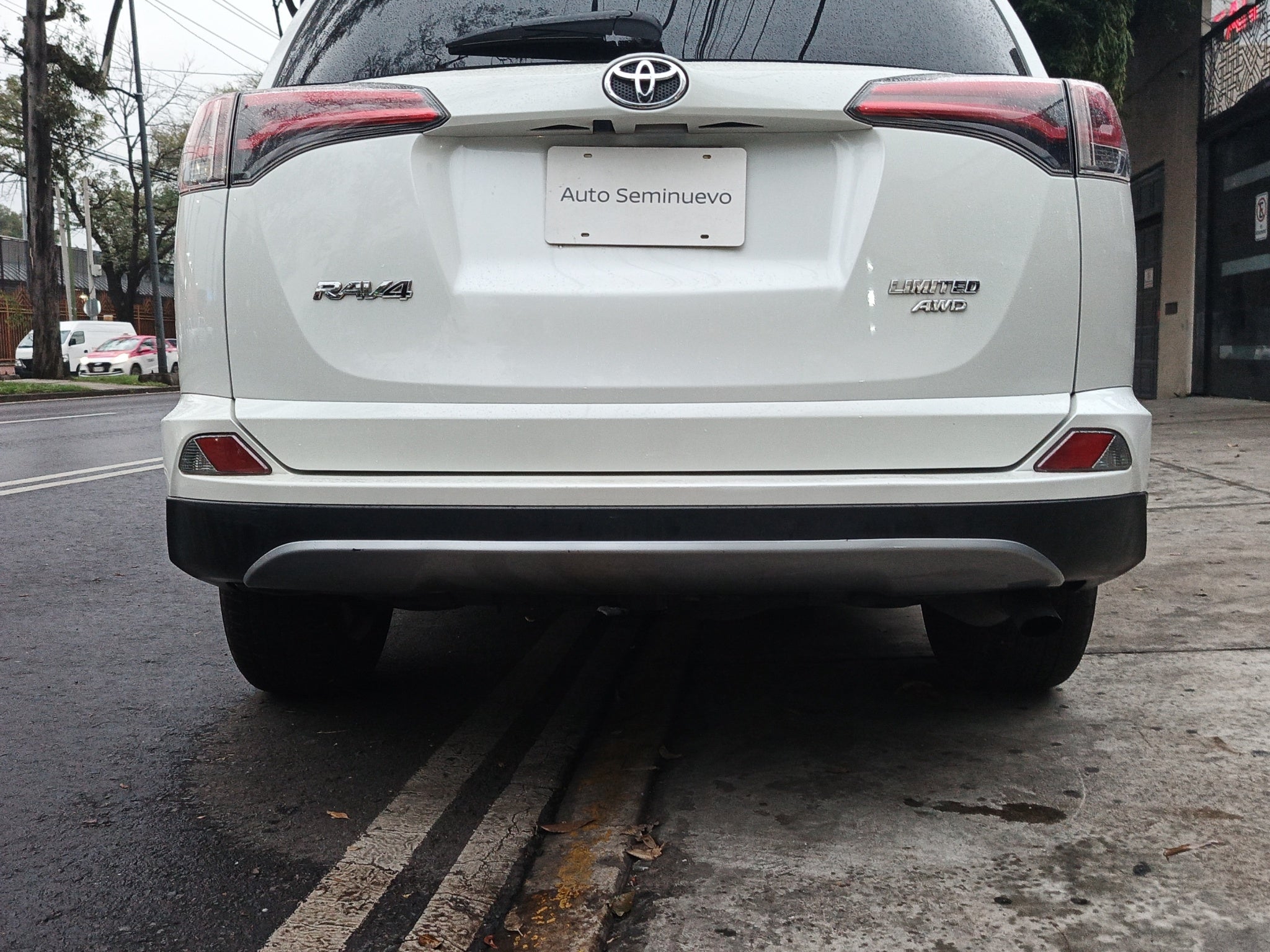2018 Toyota RAV4 5 PTS LIMITED L4 TA PIEL QC F NIEBLA RA-17 4X4