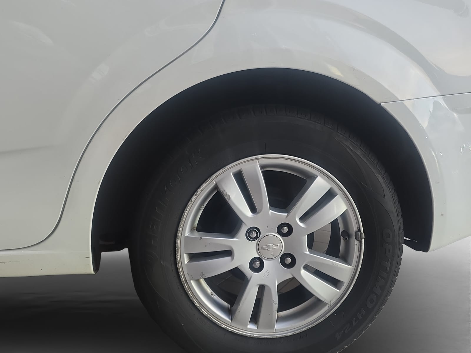 2016 Chevrolet SONIC 5 PTS HB RS 14T TM6 AAC PIEL VE F NIEBLA RA-17