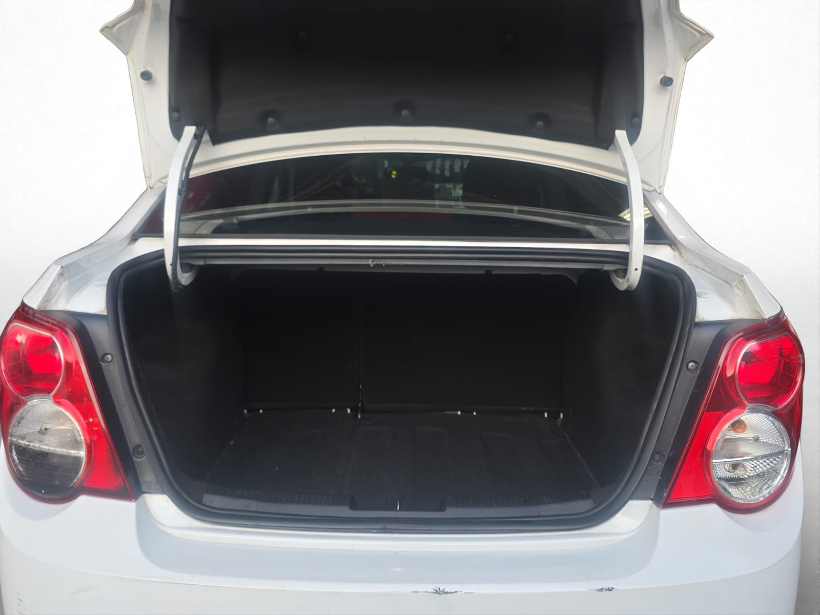 2016 Chevrolet SONIC 5 PTS HB RS 14T TM6 AAC PIEL VE F NIEBLA RA-17