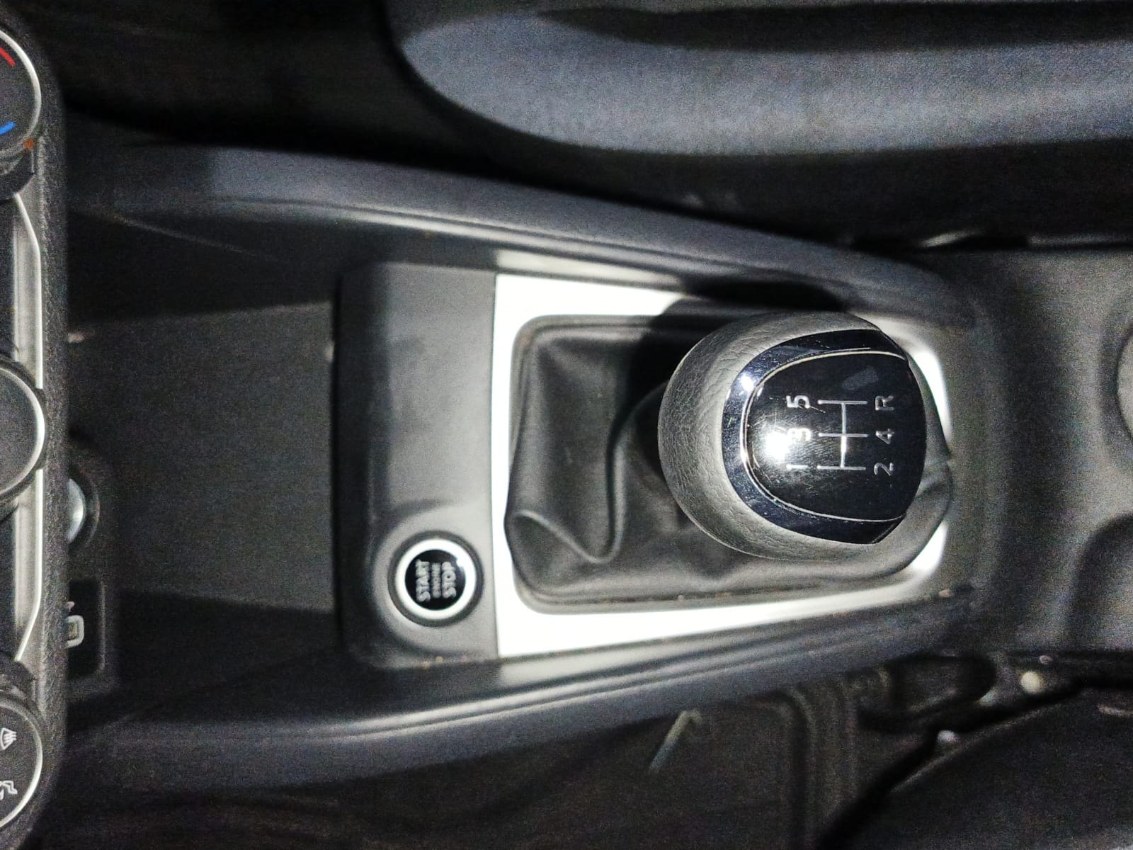 2024 Nissan VERSA 4P ADVANCE L41.6 AUT