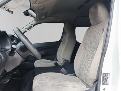 2025 Nissan URVAN 14 PAS