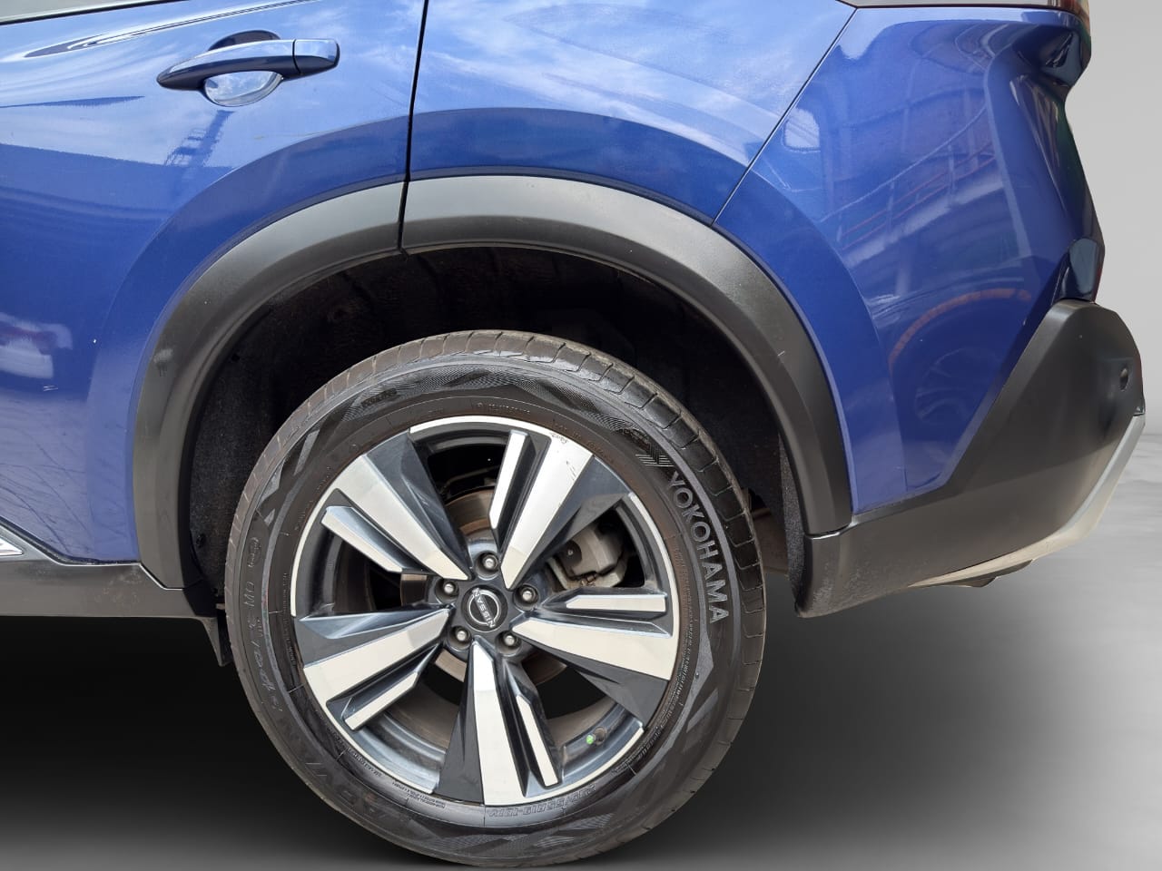 2023 Nissan X-TRAIL PLATINUM 2 FILAS