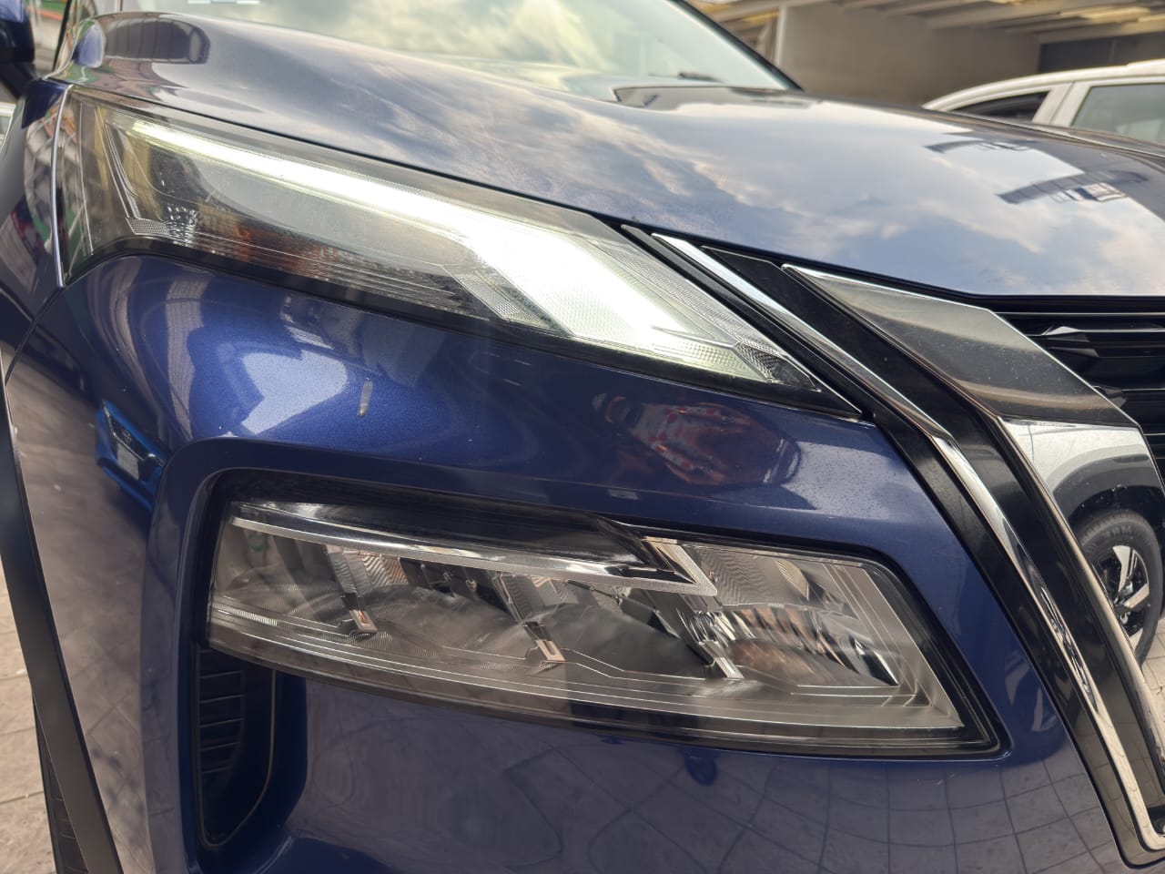 2023 Nissan X-TRAIL PLATINUM 2 FILAS