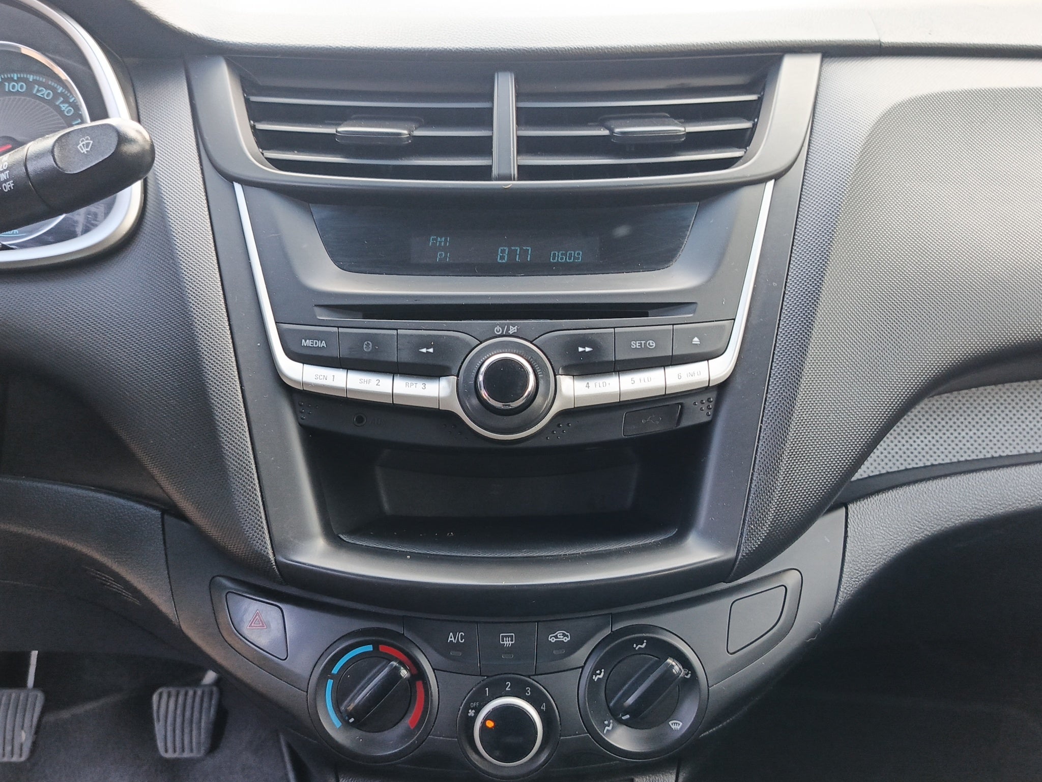 2020 Chevrolet AVEO 4 PTS LS TA AAC R-14