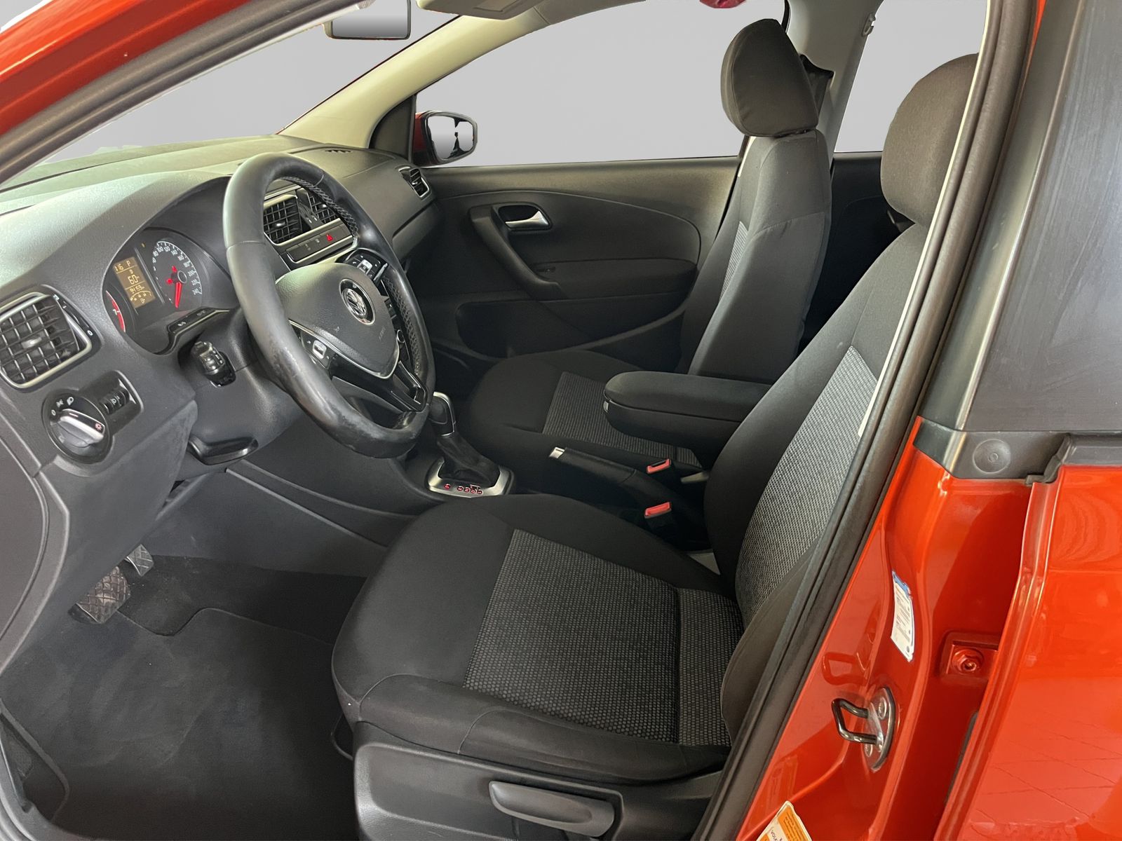 2016 Volkswagen POLO 5 PTS HB 16L TM5 RA-15